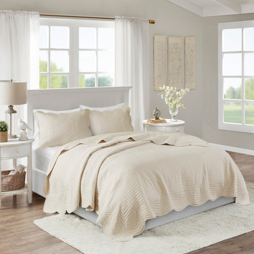 3 Piece Reversible Scalloped Edge Quilt Set Cream King Cal King