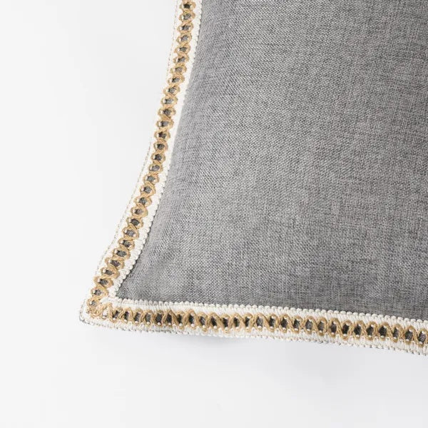 A Set Of Two-piece Retro Linen Trimmed Pillowcases