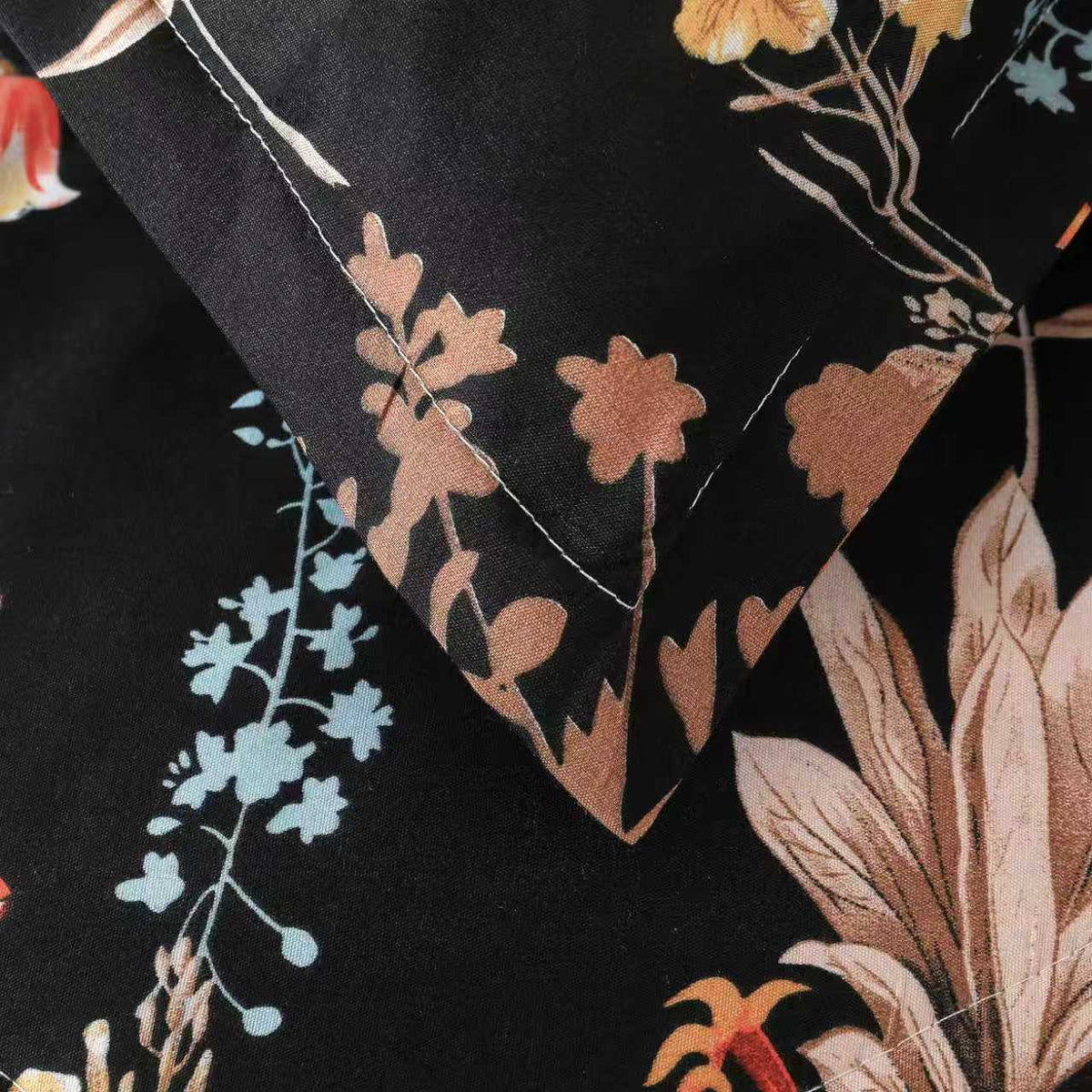 HeiSeFanHua Comforter